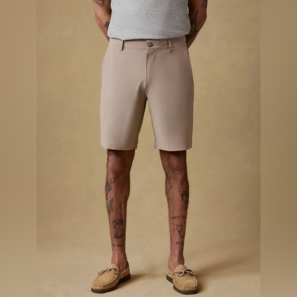 Faherty All Day Shorts Sz35 9” inseam Khaki in Excellent Condition